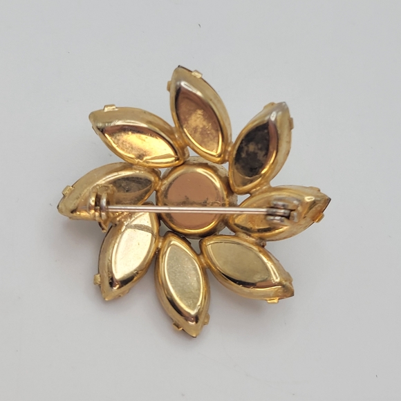 Vintage Rhinestone Flower Shape Brooch - Picture 6 of 8